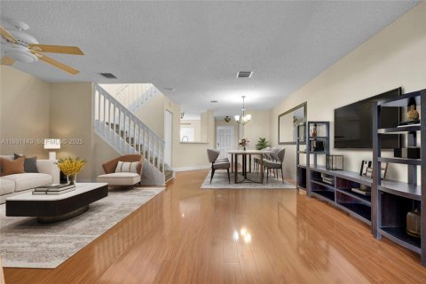 Townhouse in Deerfield Beach, Florida 3 bedrooms, 128.76 sq.m. № 1989556 - photo 9