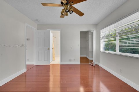 Townhouse in Deerfield Beach, Florida 3 bedrooms, 128.76 sq.m. № 1989556 - photo 23