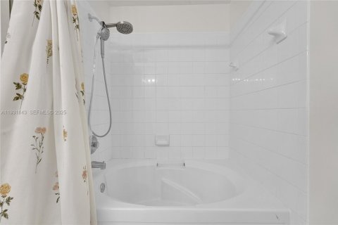 Townhouse in Deerfield Beach, Florida 3 bedrooms, 128.76 sq.m. № 1989556 - photo 25