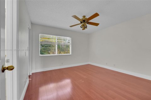 Townhouse in Deerfield Beach, Florida 3 bedrooms, 128.76 sq.m. № 1989556 - photo 20