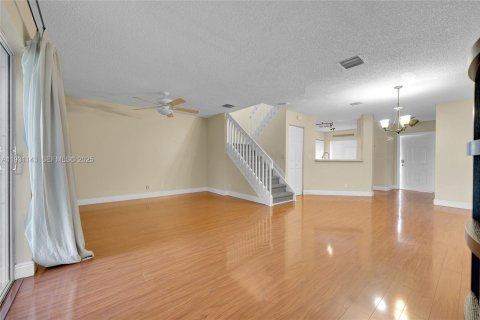 Townhouse in Deerfield Beach, Florida 3 bedrooms, 128.76 sq.m. № 1989556 - photo 12