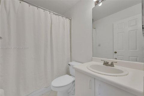 Townhouse in Deerfield Beach, Florida 3 bedrooms, 128.76 sq.m. № 1989556 - photo 15