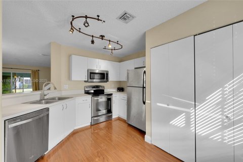 Townhouse in Deerfield Beach, Florida 3 bedrooms, 128.76 sq.m. № 1989556 - photo 7