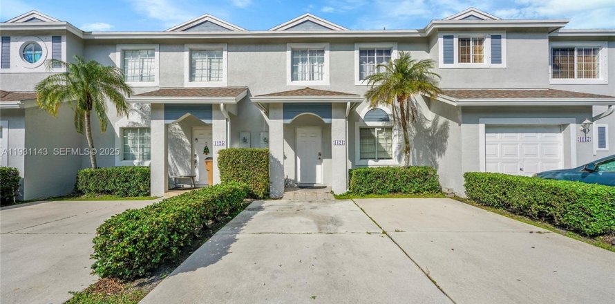 Townhouse in Deerfield Beach, Florida 3 bedrooms, 128.76 sq.m. № 1989556