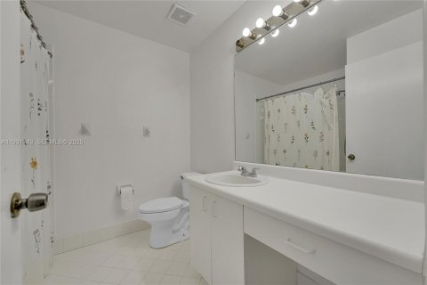 Townhouse in Deerfield Beach, Florida 3 bedrooms, 128.76 sq.m. № 1989556 - photo 24