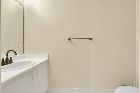 Townhouse in Deerfield Beach, Florida 3 bedrooms, 128.76 sq.m. № 1989556 - photo 4