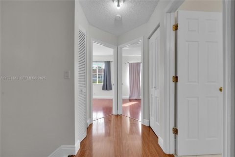Townhouse in Deerfield Beach, Florida 3 bedrooms, 128.76 sq.m. № 1989556 - photo 14