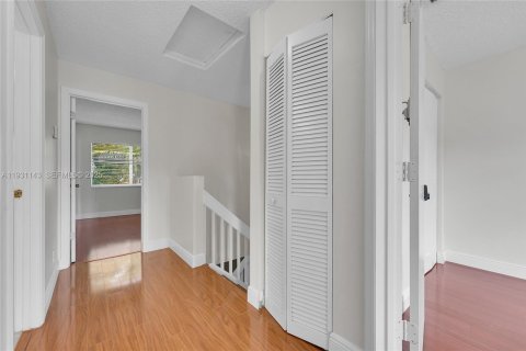 Townhouse in Deerfield Beach, Florida 3 bedrooms, 128.76 sq.m. № 1989556 - photo 13