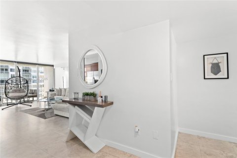 Condo in Aventura, Florida, 2 bedrooms  № 2038816 - photo 9