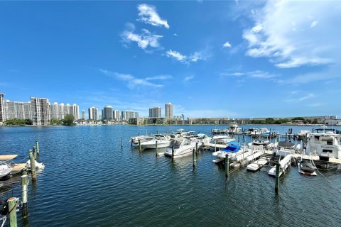Condo in Aventura, Florida, 2 bedrooms  № 2038816 - photo 20