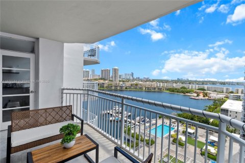 Condo à Aventura, Floride, 2 chambres  № 2038816