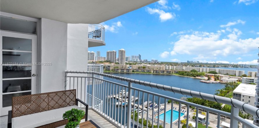 Condo in Aventura, Florida, 2 bedrooms  № 2038816
