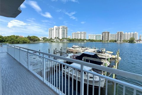 Condo in Aventura, Florida, 2 bedrooms  № 2038816 - photo 19