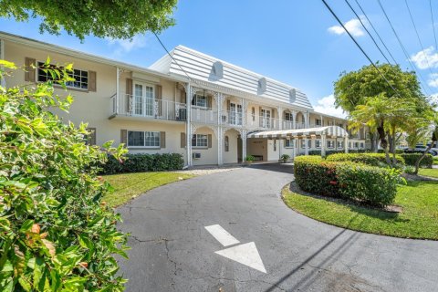Condo in Fort Lauderdale, Florida, 2 bedrooms № 1159637 - photo 1