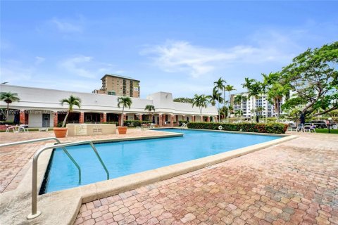 Copropriété à vendre à Dania Beach, Floride: 2 chambres, 99.41 m2 № 1944324 - photo 25