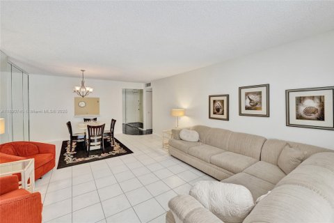 Copropriété à vendre à Dania Beach, Floride: 2 chambres, 99.41 m2 № 1944324 - photo 8