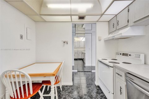 Copropriété à vendre à Dania Beach, Floride: 2 chambres, 99.41 m2 № 1944324 - photo 19