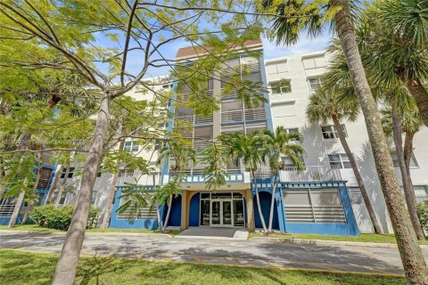 Copropriété à vendre à Dania Beach, Floride: 2 chambres, 99.41 m2 № 1944324 - photo 1