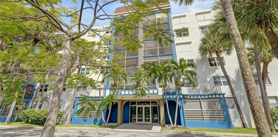 Condo à Dania Beach, Floride, 2 chambres  № 1944324