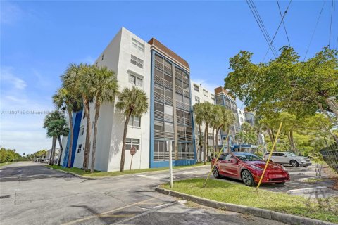 Copropriété à vendre à Dania Beach, Floride: 2 chambres, 99.41 m2 № 1944324 - photo 2