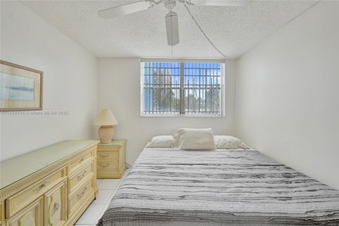 Copropriété à vendre à Dania Beach, Floride: 2 chambres, 99.41 m2 № 1944324 - photo 11