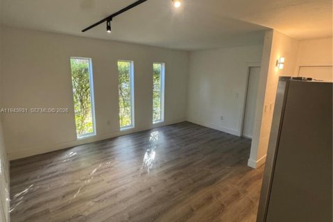 Condo in South Miami, Florida, 1 bedroom  № 2000831