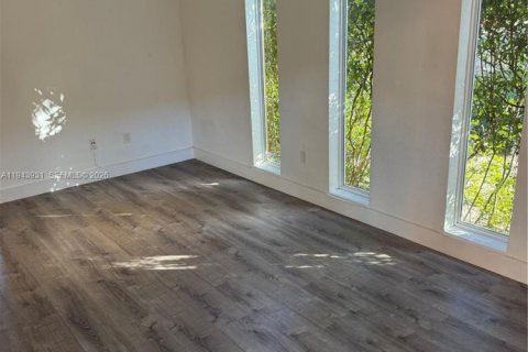 Condo in South Miami, Florida, 1 bedroom  № 2000831 - photo 4