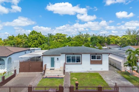 Дом в Хайалиа, Флорида 5 спален, 143.81м2 № 2015625