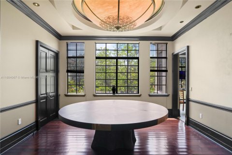 House in Miami, Florida 6 bedrooms, 710.61 sq.m. № 1689358 - photo 15