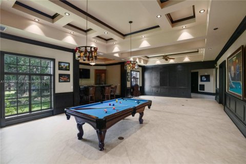 House in Miami, Florida 6 bedrooms, 710.61 sq.m. № 1689358 - photo 7