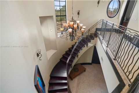House in Miami, Florida 6 bedrooms, 710.61 sq.m. № 1689358 - photo 27