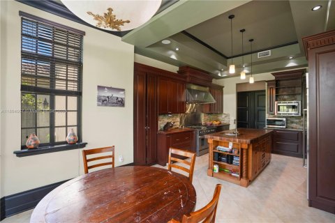 House in Miami, Florida 6 bedrooms, 710.61 sq.m. № 1689358 - photo 23