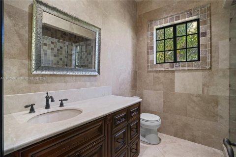 House in Miami, Florida 6 bedrooms, 710.61 sq.m. № 1689358 - photo 12