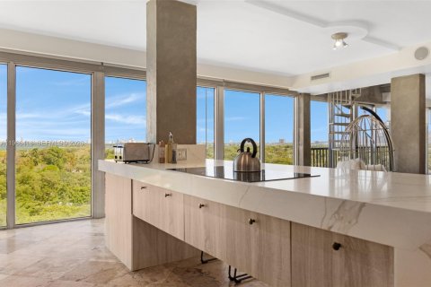 Снять в аренду кондоминиум в Майами, Флорида 4 спальни, 300.26м2, № 2081306 - фото 18
