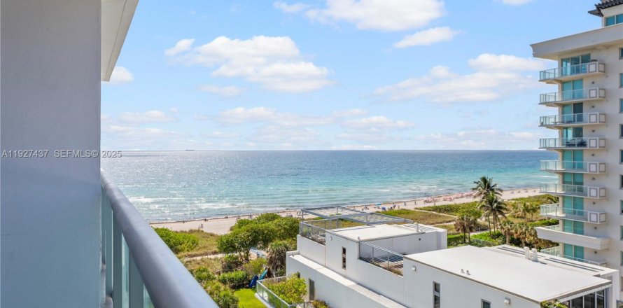 Condominio en Surfside, Florida, 1 dormitorio  № 1987983