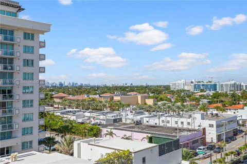 Condominio en venta en Surfside, Florida, 1 dormitorio, 86.31 m2 № 1987983 - foto 23