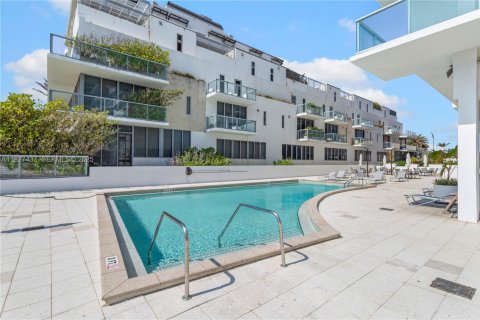 Condominio en venta en Surfside, Florida, 1 dormitorio, 86.31 m2 № 1987983 - foto 29