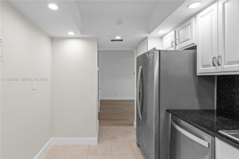 Condominio en venta en Surfside, Florida, 1 dormitorio, 86.31 m2 № 1987983 - foto 16