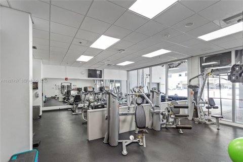 Condominio en venta en Surfside, Florida, 1 dormitorio, 86.31 m2 № 1987983 - foto 24