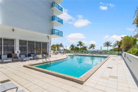 Condominio en venta en Surfside, Florida, 1 dormitorio, 86.31 m2 № 1987983 - foto 26