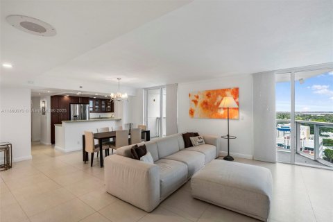 Condominio en venta en Miami Beach, Florida, 2 dormitorios, 150.41 m2 № 1979447 - foto 2