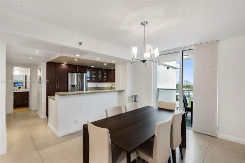 Condominio en venta en Miami Beach, Florida, 2 dormitorios, 150.41 m2 № 1979447 - foto 12