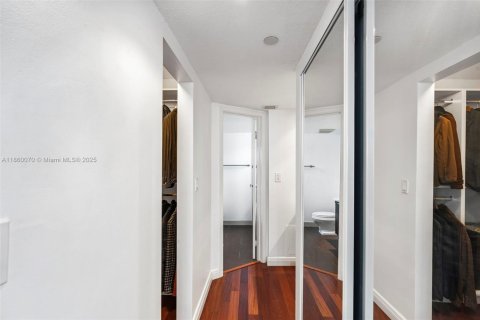 Condominio en venta en Miami Beach, Florida, 2 dormitorios, 150.41 m2 № 1979447 - foto 25