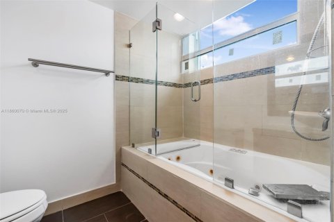 Condominio en venta en Miami Beach, Florida, 2 dormitorios, 150.41 m2 № 1979447 - foto 29