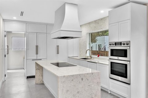 Casa en venta en Miami, Florida, 4 dormitorios, 245.08 m2 № 2002090 - foto 11