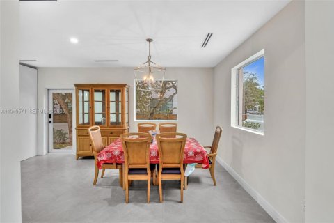 Casa en venta en Miami, Florida, 4 dormitorios, 245.08 m2 № 2002090 - foto 21