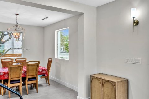 Casa en venta en Miami, Florida, 4 dormitorios, 245.08 m2 № 2002090 - foto 22