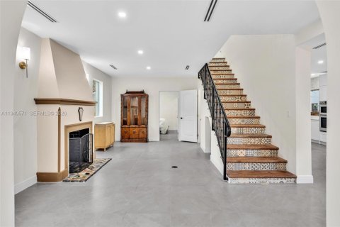 Casa en venta en Miami, Florida, 4 dormitorios, 245.08 m2 № 2002090 - foto 7