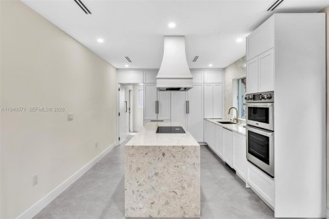 Casa en venta en Miami, Florida, 4 dormitorios, 245.08 m2 № 2002090 - foto 15