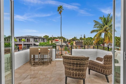 Casa en venta en Miami, Florida, 4 dormitorios, 245.08 m2 № 2002090 - foto 29